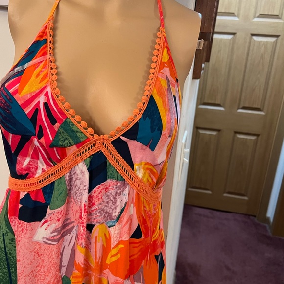 New dress absolutely beautiful size Small - Picture 2 of 10